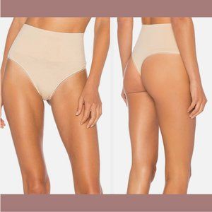NWT $20 Yummie Seamlessly Shaped nylon Thong‎ in Frappe [ M/L ] #6092
